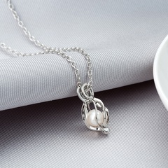simple retro hollow pearl exquisite necklace jewelry