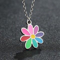 Bijoux populaires coréens printemps et automne collier en acier titane à petites fleurs à sept couleurs