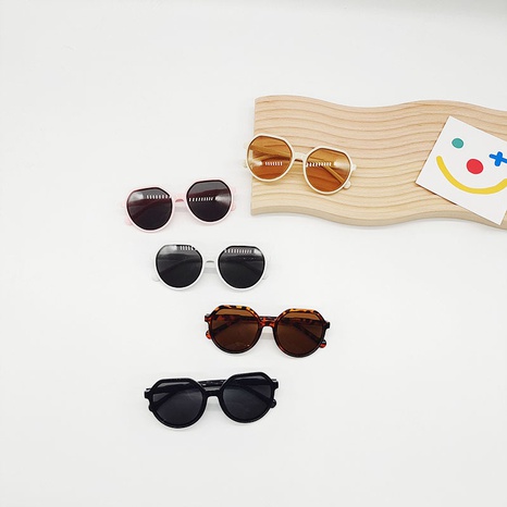 2021 neue unregelmäßige Kindersonnenbrille Baby kreative Sonnenschirmsonnenbrille's discount tags
