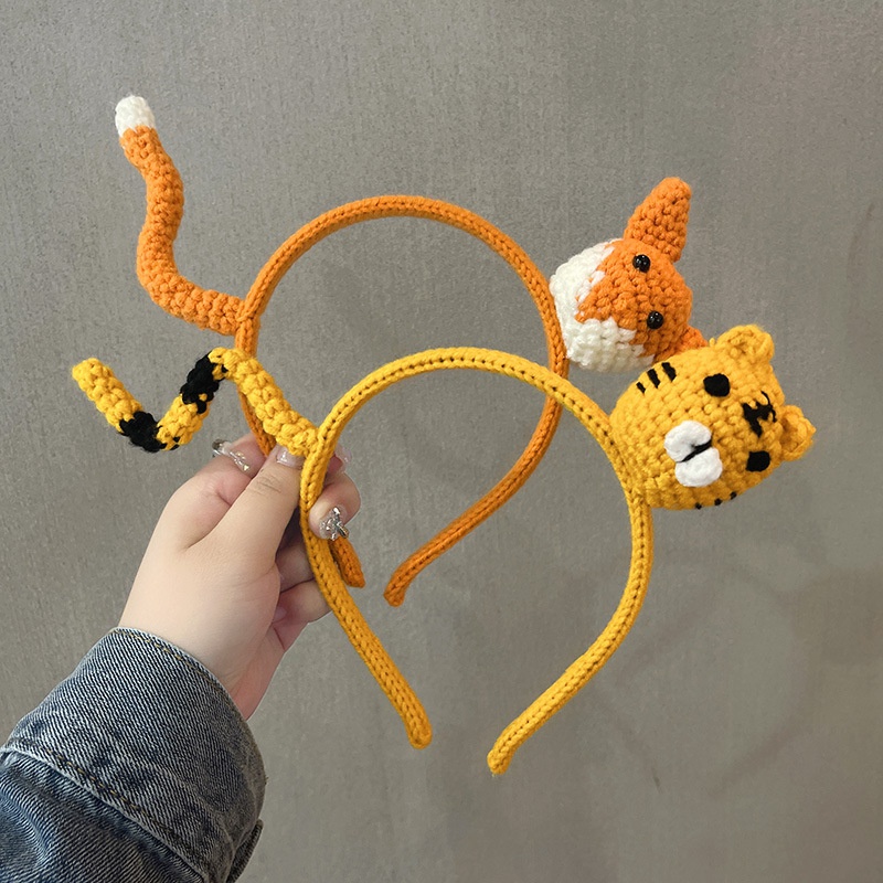 New cute threedimensional handknitted cartoon cat hairpin