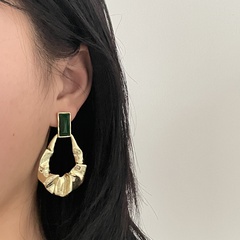 Französischer Retro-Nischen-Design Damen-Ohrring aus Metall mit Falten