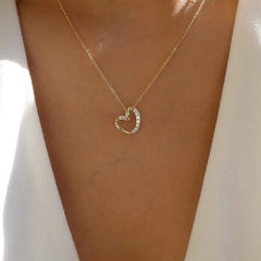 simple heart-shaped pendant necklace fashion alloy necklace sweater chain necklace