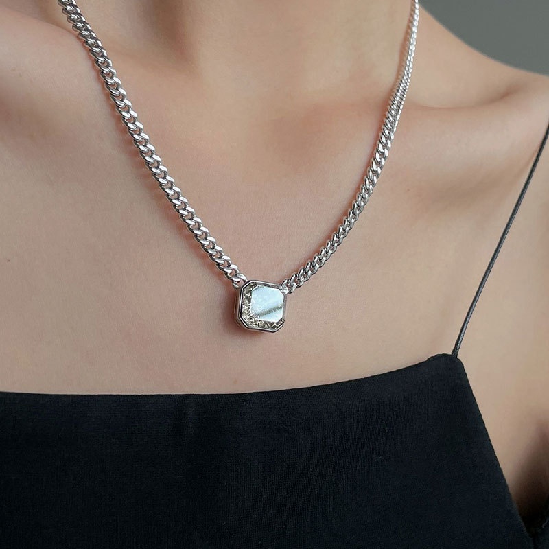 Koreanische diamantbesetzte quadratische Halskette weibliche leichte LuxusKupferSchlsselbeinkette
