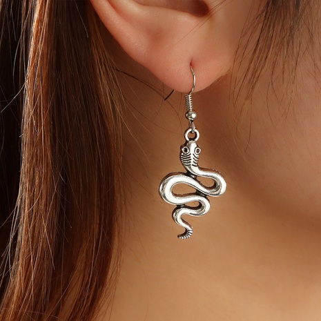 European and American retro glossy snake-shaped curved earrings female's discount tags