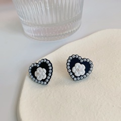 Korean simple heart earrings retro elegant gentle pearl earrings