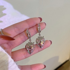 Korean strawberry earrings fashion heart hollow diamond simple earrings
