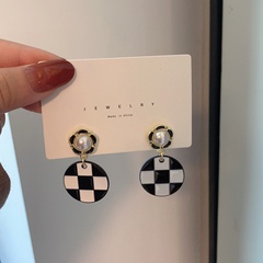 Korean checkerboard geometric earrings fashion imitation pearl flower earrings