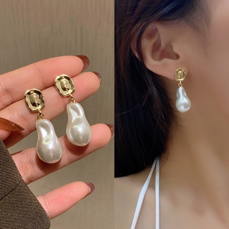 Boucles d'oreilles de mode de perles irrégulières simples de goujon baroque de mode rétro NHBY601263's discount tags