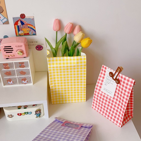Gezeiten-koreanische Artfarbe kariertes Kraftpapier-Geschenkverpackungs-Papiertüte's discount tags