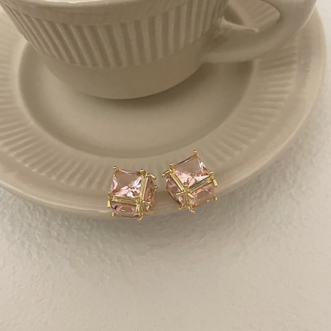 Boucles d'oreilles amusantes de niche pour femme en forme de zircon rose à la mode NHANR602618's discount tags