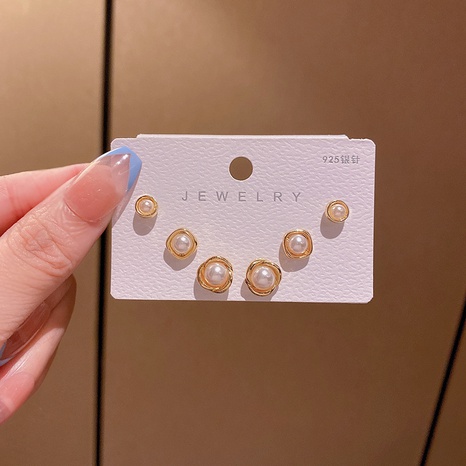 Einfaches Set mit runden Perlenlegierungs-Ohrsteckern's discount tags