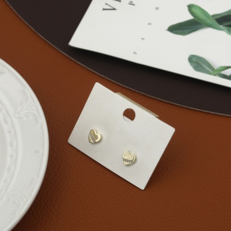 Pendientes de cobre con diamantes dorados en forma de corazón de lujo ligero Niche's discount tags