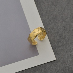 Classic rhombus cross lattice bump women's titanium steel 14K gold ring