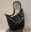 simple bag large capacity new fashion soft leather Lingge single shoulder messenger bagpicture28
