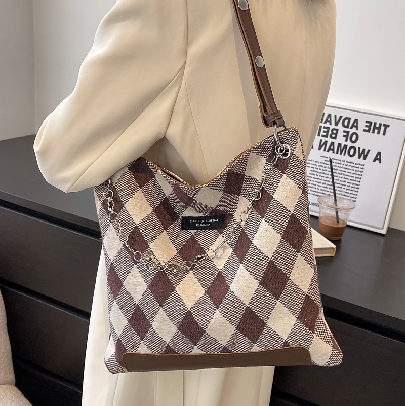 Simple and casual largecapacity shoulder tote bag womens checkerboard tote bag
