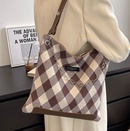Simple and casual largecapacity shoulder tote bag womens checkerboard tote bagpicture8