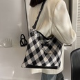 Simple and casual largecapacity shoulder tote bag womens checkerboard tote bagpicture12