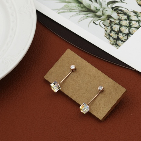 Light luxury niche simple classic earrings NHIK620399's discount tags