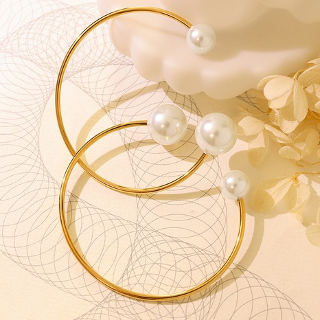 Europäisches und amerikanisches Nischen-Titan-Stahl-Damenarmband aus nachgemachten Perlen's discount tags