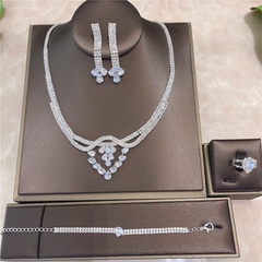 Mode nuptiale goutte d'eau collier en cristal quatre pièces accessoires de mariage ensemble de bijoux