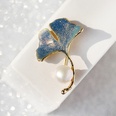 Broche de hoja de ginkgo pintado con esmalte italiano accesorios de perlas de agua dulce a la modapicture12