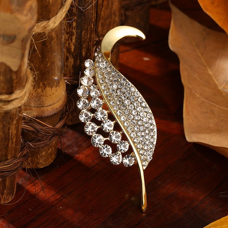 tree leaf brooch female high-end alloy men's corsage wholesale's discount tags