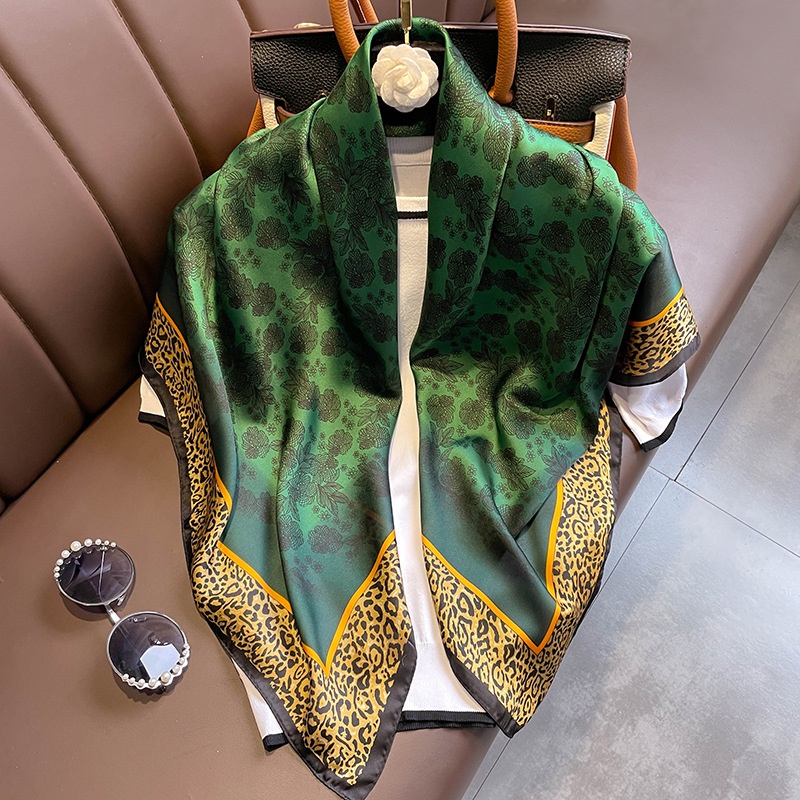 2022 nouveau style foulard fin 90 cm imprim lopard grand foulard carr simulation foulard en soie en gros