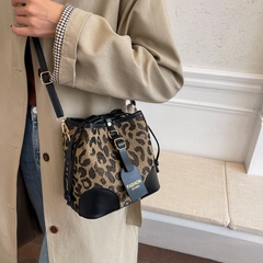 Fashion small bag female new fashion autumn and winter retro one-shoulder messenger bag
