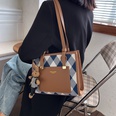 Largecapacity bag new textured autumn and winter plaid shoulder bag commuter tote bagpicture14