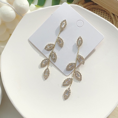 Boucles d'oreilles coréennes nouvelles boucles d'oreilles pompon à longues feuilles de diamants's discount tags