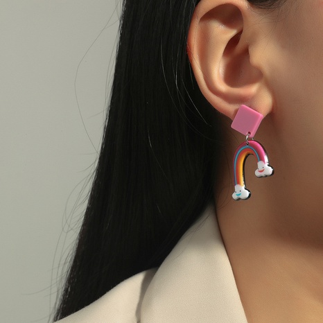 Boucles d'oreilles acryliques arc-en-ciel de coeur créatif coréen Boucles d'oreilles assorties aux couleurs de la mode's discount tags