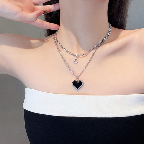 nuevo mosaico negro corazón pixel collar corazón colgante collar de doble capa's discount tags