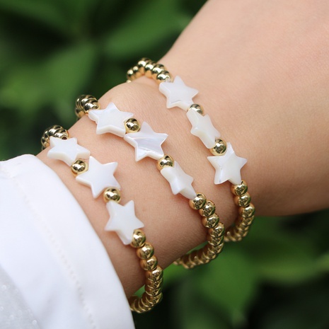 Bracelets élastiques de perles de coquille d'étoile simples de perles de cuivre d'or européen et américain's discount tags