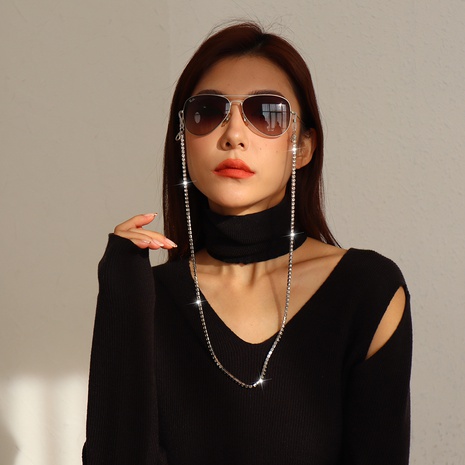Neues kreatives Zubehör voller Diamant-Krallen-Ketten-Masken-Kette einfache Anti-verlorene Brillenkette weiblich's discount tags
