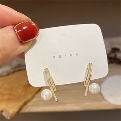 Korean niche design pearl light luxury niche earrings wholesale