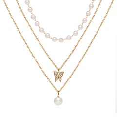 2022 Nuevo collar de tres capas con colgante de mariposa de diamantes y perlas simples creativas