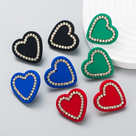 Pendientes en forma de corazón de diamantes de imitación con incrustaciones de color en contraste de moda's discount tags