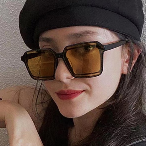 Korean female black frame brown square anti-ultraviolet sunglasses wholesale's discount tags