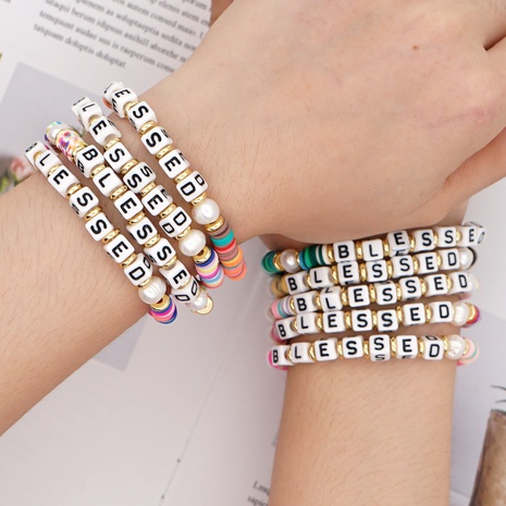 Retro-Strand-Stil natürliche schöne Perlenfarbe weiche Keramik Brief Armband's discount tags