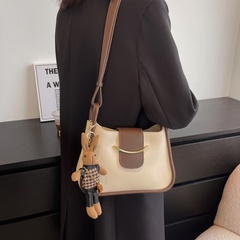 Niche design retro one-shoulder small bag female spring 2022 new fashion messenger bag