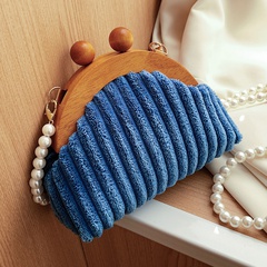 Winter niche design bag women's 2021 new trendy corduroy pearl chain messenger bag