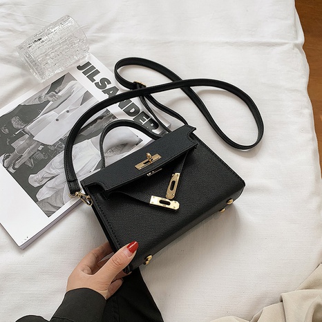 Simple casual small trendy fashion retro handbag shoulder messenger bag's discount tags