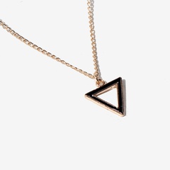 Einfacher Stil Dreieck Legierung Aushöhlen Frau Halskette Mit Anhänger 1 Stück