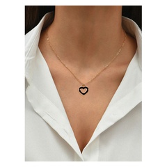 Fashion Heart Shape Alloy Enamel Hollow Out Women'S Pendant Necklace 1 Piece