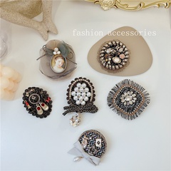 Vintage Style Oval Flower Alloy Plating Inlay Artificial Gemstones Pearl Women'S Brooches 1 Piece