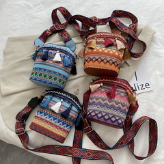 Women'S Medium All Seasons cotton and linen Lingge Fashion Tassel Bucket Zipper Crossbody Bag