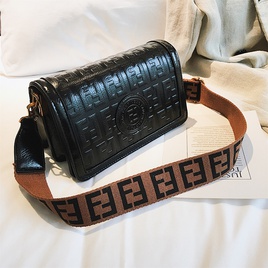WomenS Small All Seasons Pu Leather Letter Vintage Style Square Magnetic Buckle Shoulder Bagpicture14