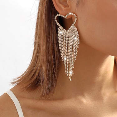 E10966 European and American Style Exaggerated Claw Chain Tassel Internet Influencer Earrings Cold Style Heart-Shaped Diamond Personality Vintage Earrings—1