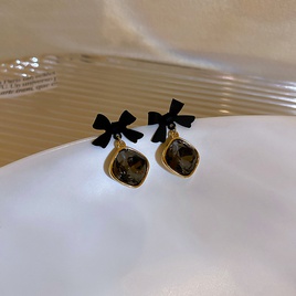 Retro Geometric Alloy Inlay Artificial Pearls Rhinestones WomenS Drop Earrings 1 Pairpicture24