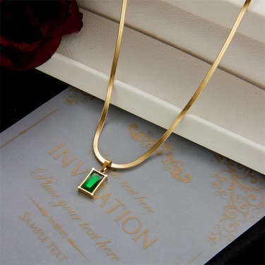 Cross-Border Japanese and Korean Style Niche Design Snake Bones Chain High-Grade Light Luxury Emerald Zircon Pendant Titanium Steel Necklace for Women—5